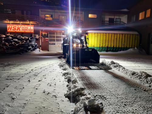 Fjernet hardpakket snø for HSK Racing
